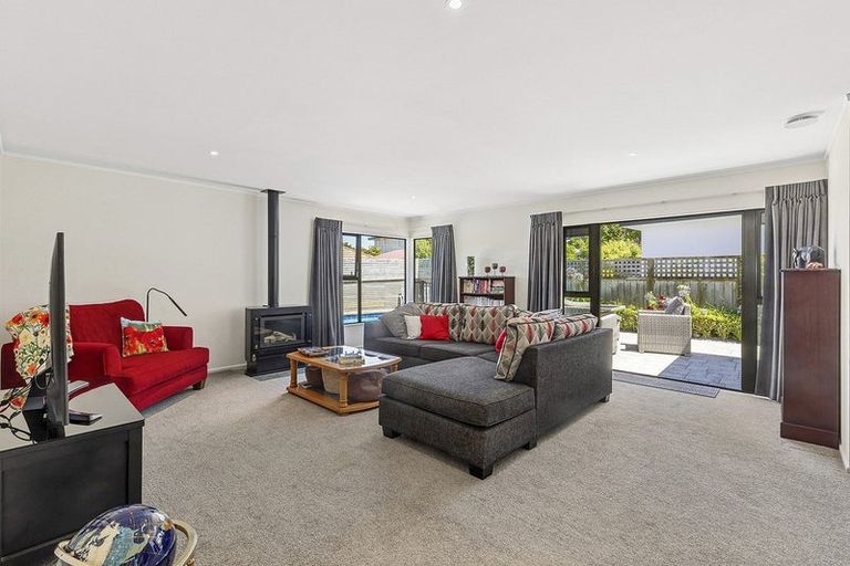 Photo of property in 6 Voyager Way, Whitby, Porirua, 5024