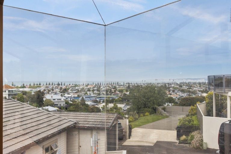 Photo of property in 30a Enfield Road, Hospital Hill, Napier, 4110