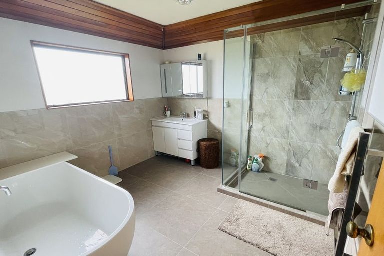 Photo of property in 1/89 Royal View Road, Te Atatu South, Auckland, 0610