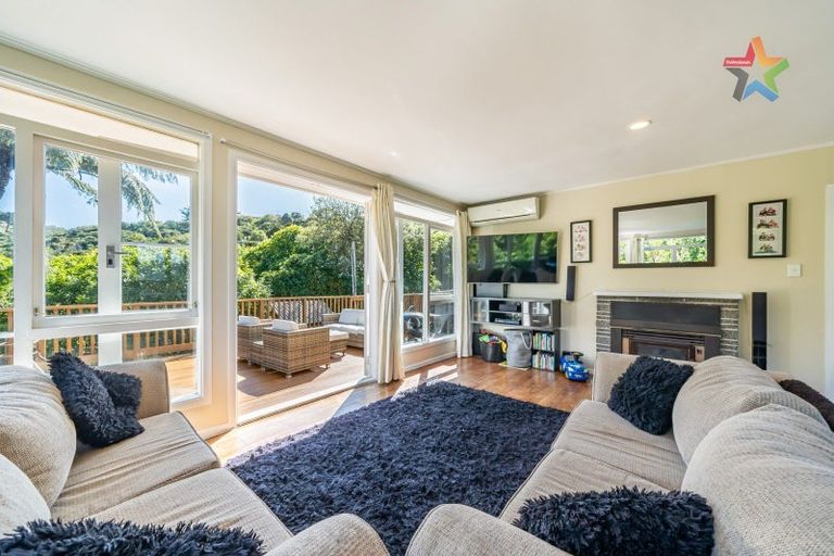 Photo of property in 64 Pekanga Road, Normandale, Lower Hutt, 5010