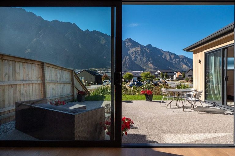 Photo of property in 19 Grain Close, Jacks Point, 9371