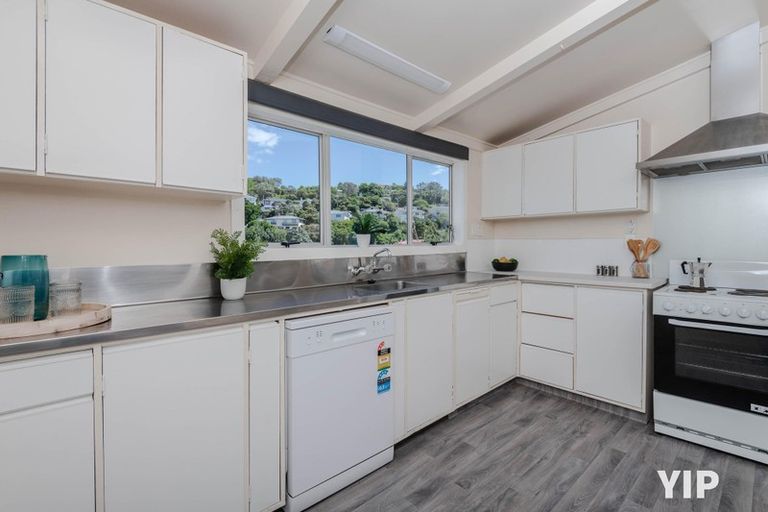 Photo of property in 10 Black Rock Road, Newlands, Wellington, 6037