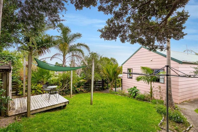 Photo of property in 52 Pemberton Avenue, Bayview, Auckland, 0629