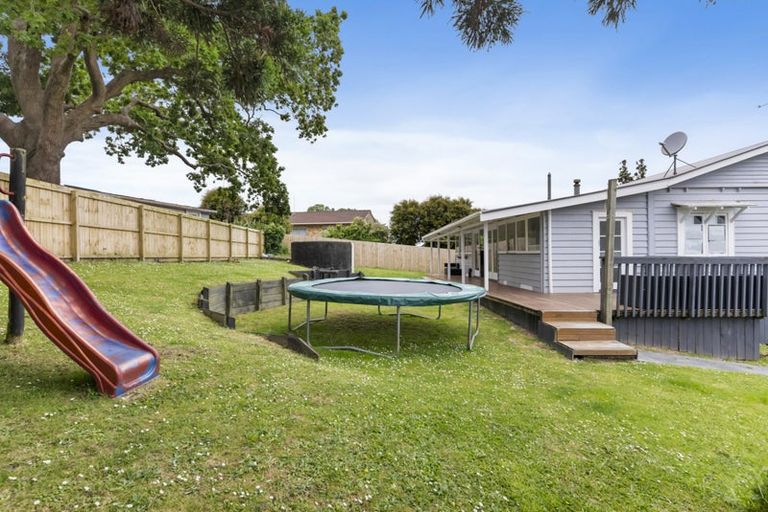 Photo of property in 18 Penton Road, Stanmore Bay, Whangaparaoa, 0932