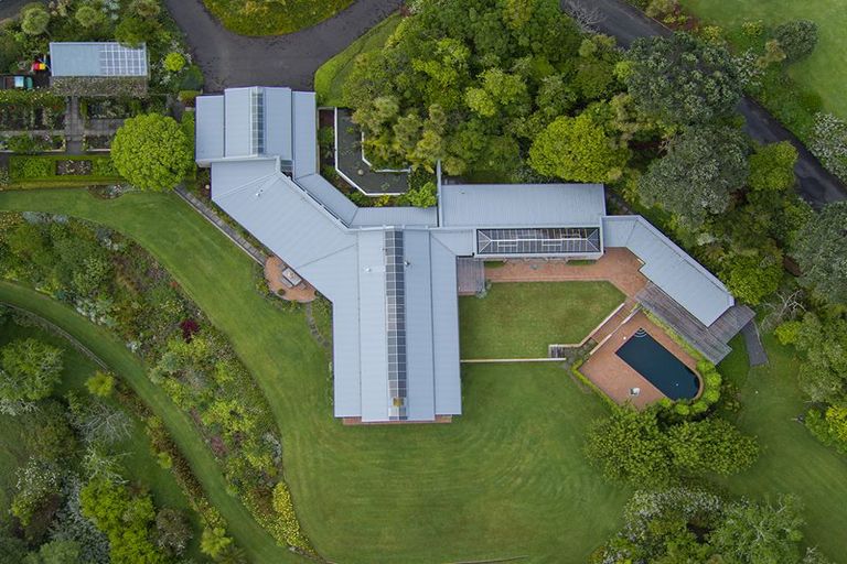 Photo of property in 1229 South Head Road, South Head, Helensville, 0874