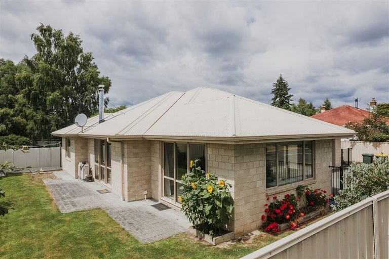 Photo of property in 19 Burns Street, Milton, 9220