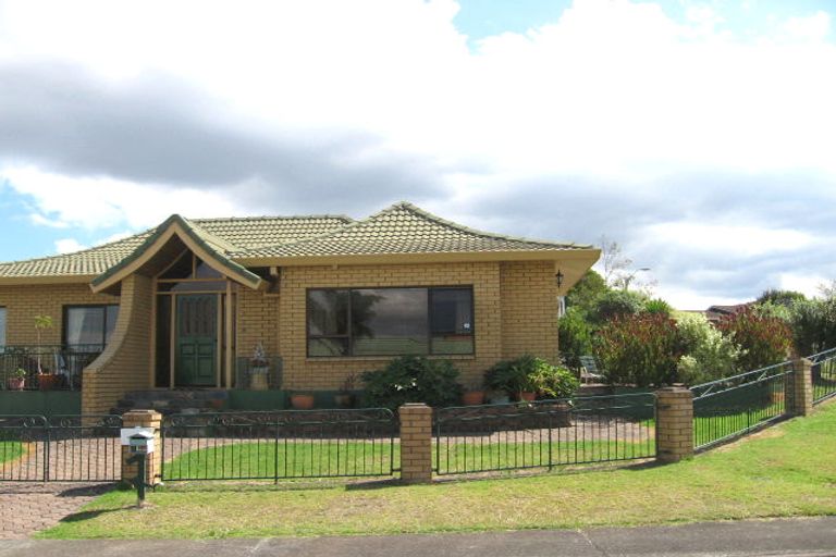 Photo of property in 1 Marlin Street, West Harbour, Auckland, 0618