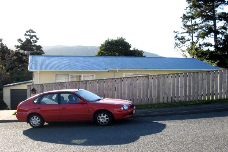 Photo of property in 2 Takanini Grove, Stokes Valley, Lower Hutt, 5019