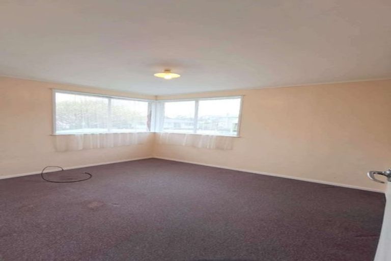 Photo of property in 1 Trojan Crescent, New Lynn, Auckland, 0600