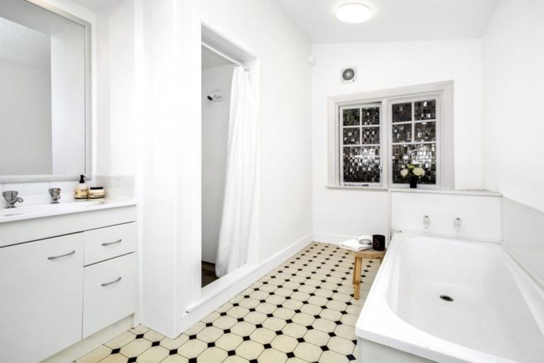 Photo of property in 20 Pinnacle Street, Seatoun, Wellington, 6022