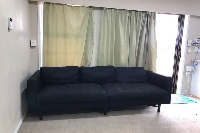 Photo of property in 2/35 Derrimore Heights, Clover Park, Auckland, 2019
