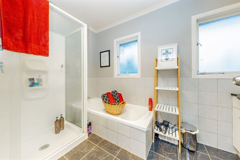 Photo of property in 147 Ennis Avenue, Pakuranga Heights, Auckland, 2010