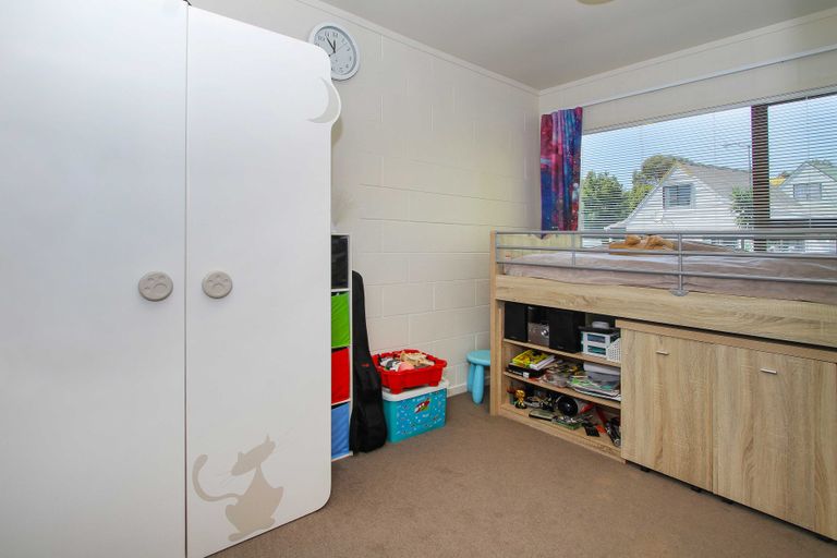 Photo of property in 1/7 Mannering Place, Hillcrest, Auckland, 0627