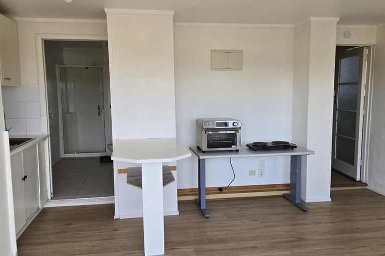 Photo of property in 35 Bayview Road, Browns Bay, Auckland, 0630