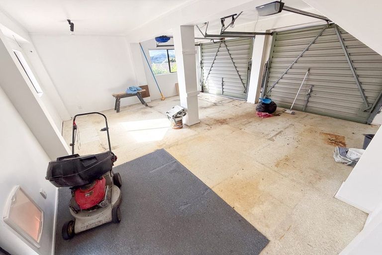 Photo of property in 8 Ngahere Views, Orewa, 0931