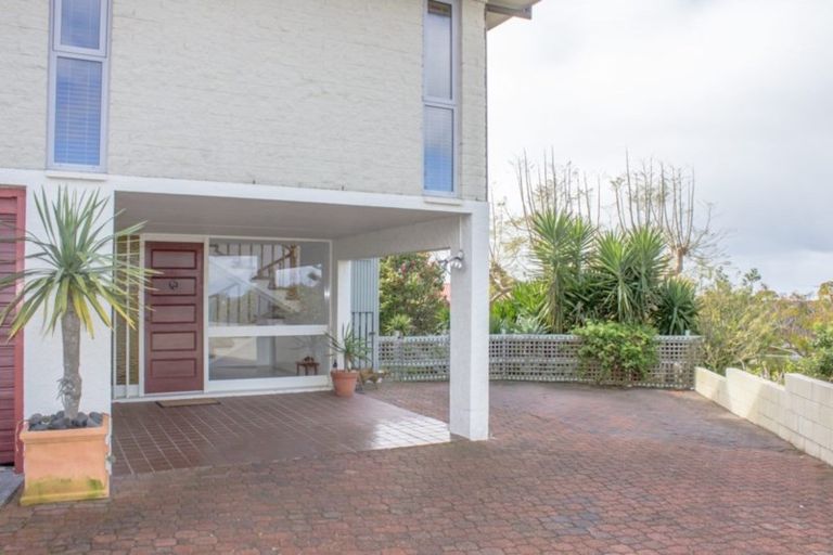 Photo of property in 13 Colin Wild Place, Glenfield, Auckland, 0629