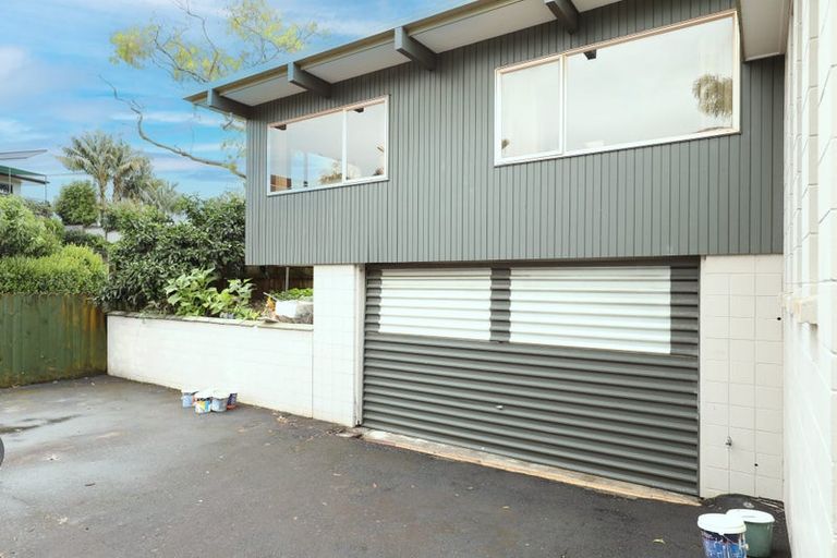Photo of property in 11 Ganymede Place, Half Moon Bay, Auckland, 2012