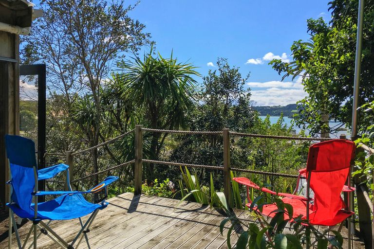 Photo of property in 16 Martin Road, Matakana, 0985