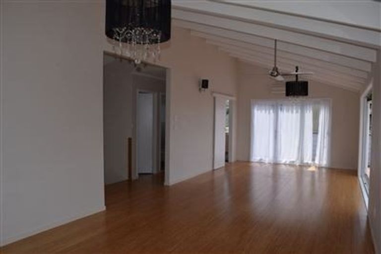 Photo of property in 1/47 Rawene Road, Birkenhead, Auckland, 0626