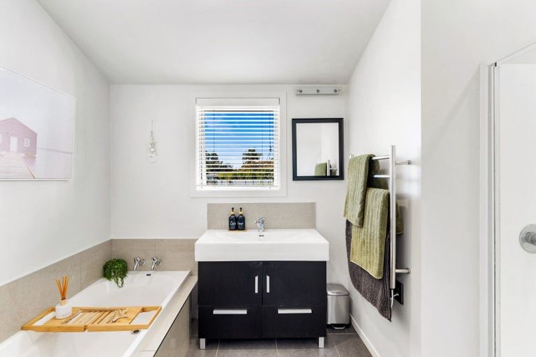 Photo of property in 4 Johns Road, Jervoistown, Napier, 4112