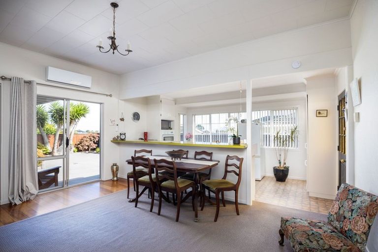 Photo of property in 46a Paynters Avenue, Strandon, New Plymouth, 4312