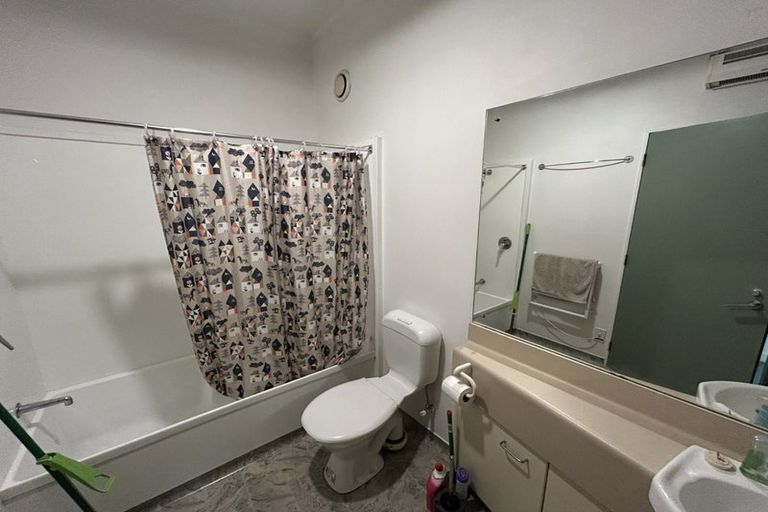 Photo of property in 17 Kent Terrace - Kent Apartments, 5b/16 Kent Terrace, Mount Victoria, Wellington, 6011