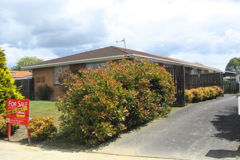 Photo of property in 2/9 Connemara Drive, Northwood, Christchurch, 8051
