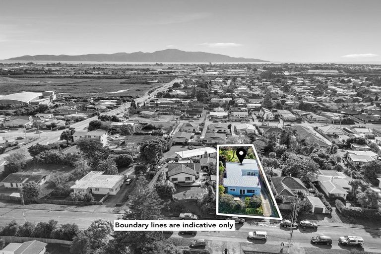 Photo of property in 9 Moana Road, Paraparaumu, 5032