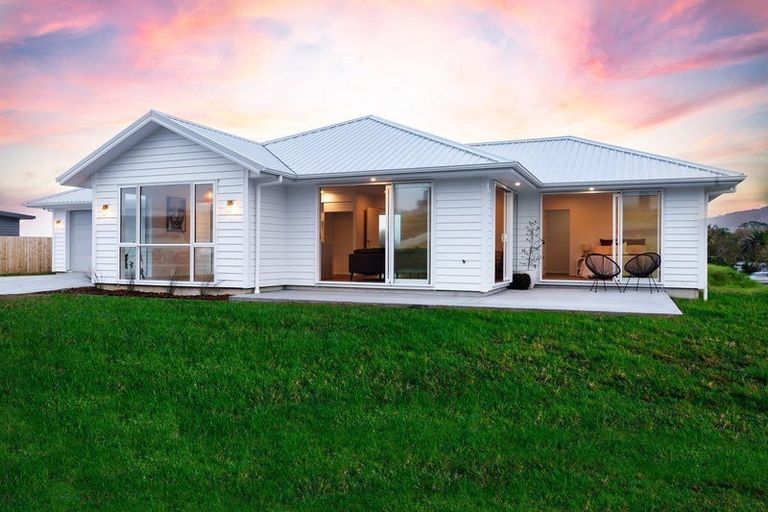 Photo of property in 35 Weka Street, Mangawhai, 0505