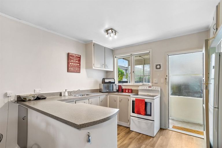 Photo of property in 2/36a Lincoln Road, Henderson, Auckland, 0610