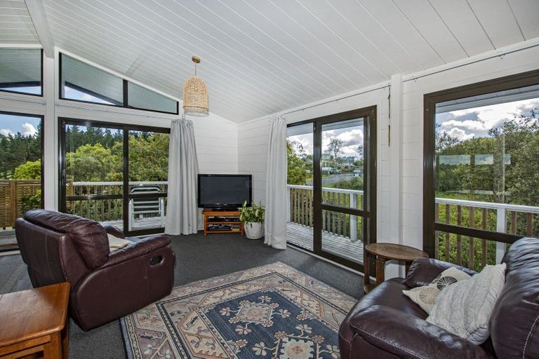 Photo of property in 4 Skelton Crescent, Paparoa, 0571