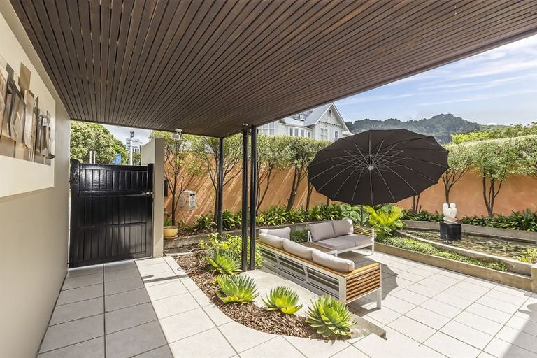 Photo of property in Highwic, 1/32 Hobson Street, Thorndon, Wellington, 6011