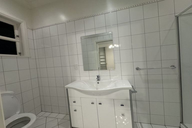 Photo of property in 194 Knights Road, Hutt Central, Lower Hutt, 5011