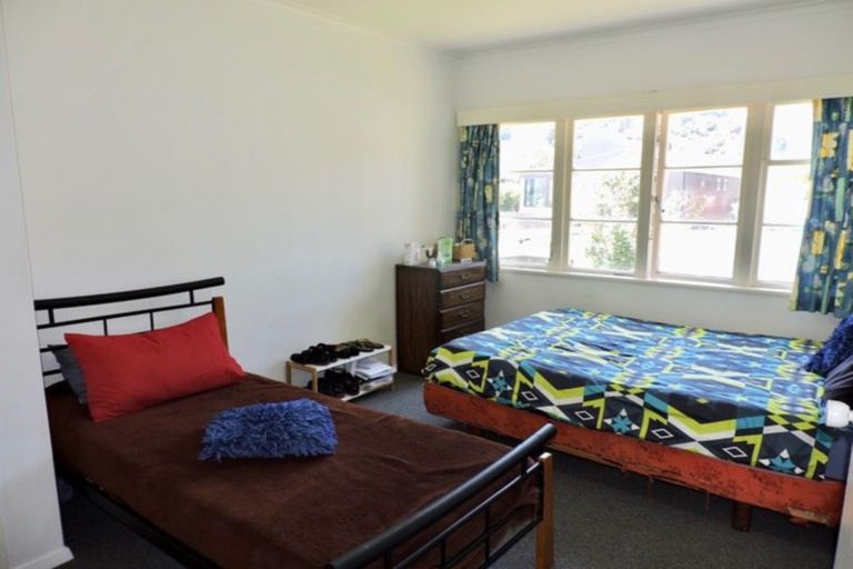 Photo of property in 5 Rumgay Street, Fairfield, Lower Hutt, 5011