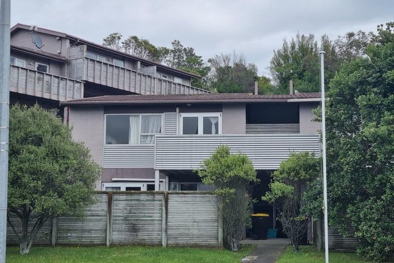 Photo of property in 2/126 Redwood Avenue, Tawa, Wellington, 5028