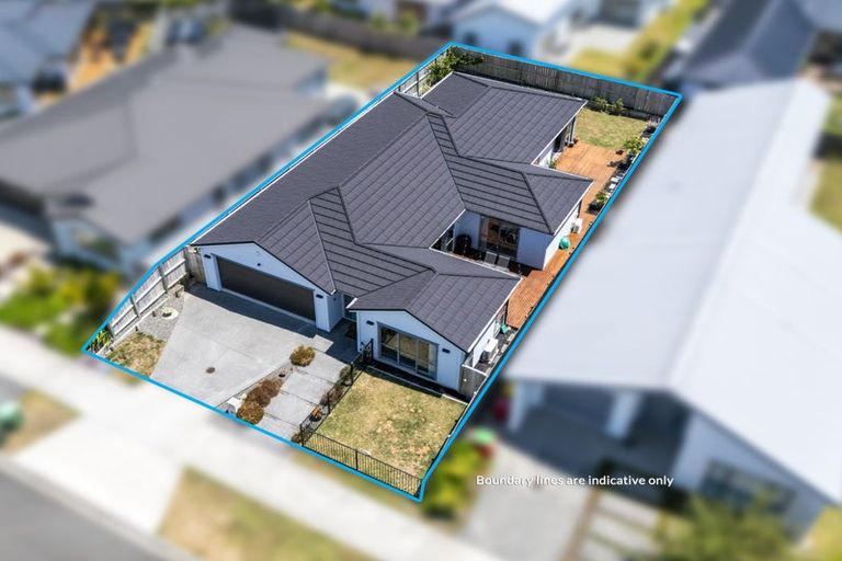 Photo of property in 24 Tarras Road, Kumeu, 0810