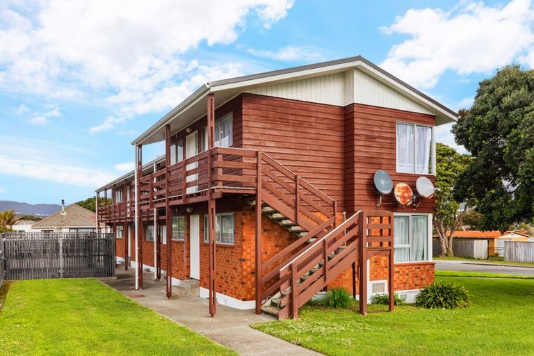 Photo of property in 1 Mana Avenue, Titahi Bay, Porirua, 5022