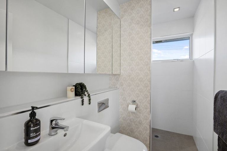 Photo of property in 3 Belleview Terrace, Mount Pleasant, Christchurch, 8081