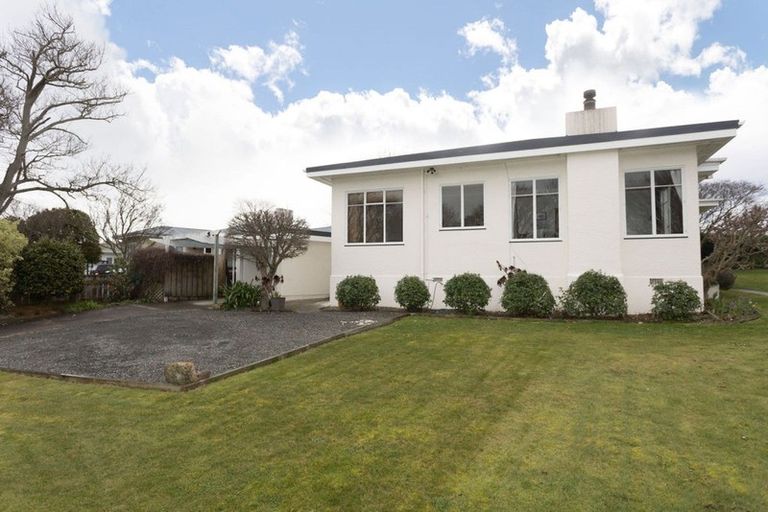 Photo of property in 40 Queen Street, Dannevirke, 4930