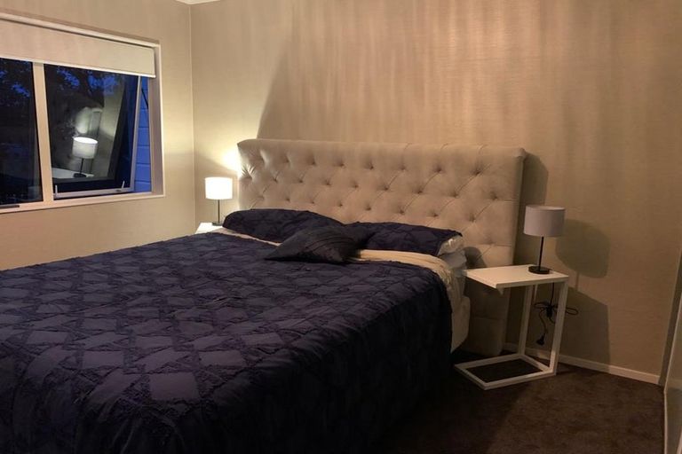 Photo of property in 5 Esther Place, Red Beach, 0932