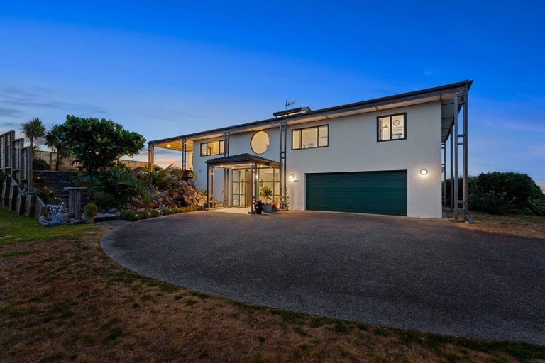 Photo of property in 10-12 Oratia Street, Waikanae Beach, Waikanae, 5036