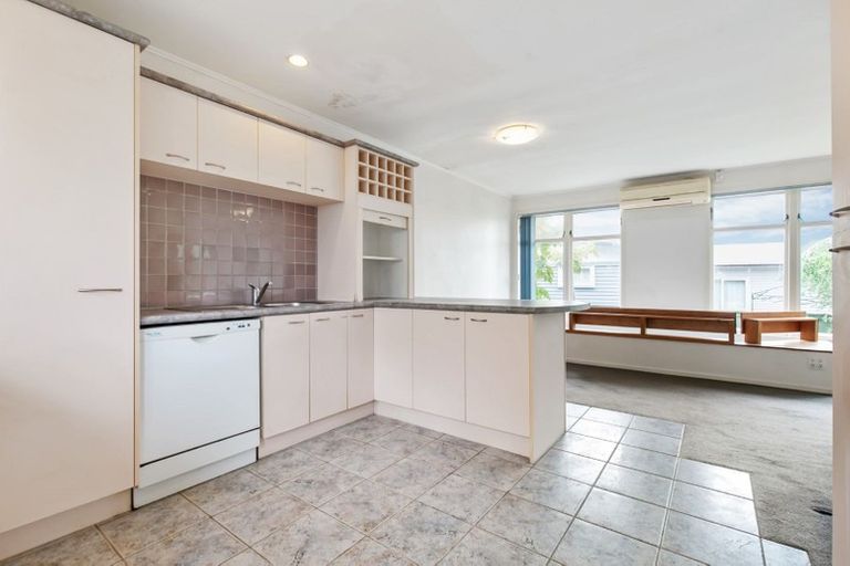 Photo of property in 2/16 Ramillies Place, Glenfield, Auckland, 0629
