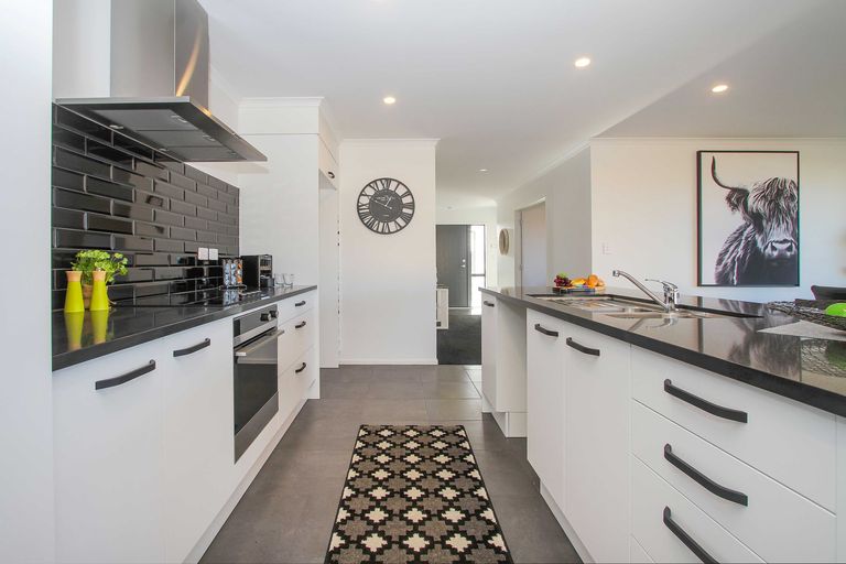 Photo of property in 22 Nellie Drive, Kumeu, 0810
