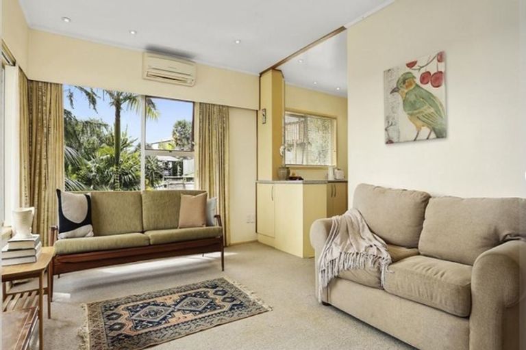 Photo of property in 1/4 Velma Road, Hillcrest, Auckland, 0627