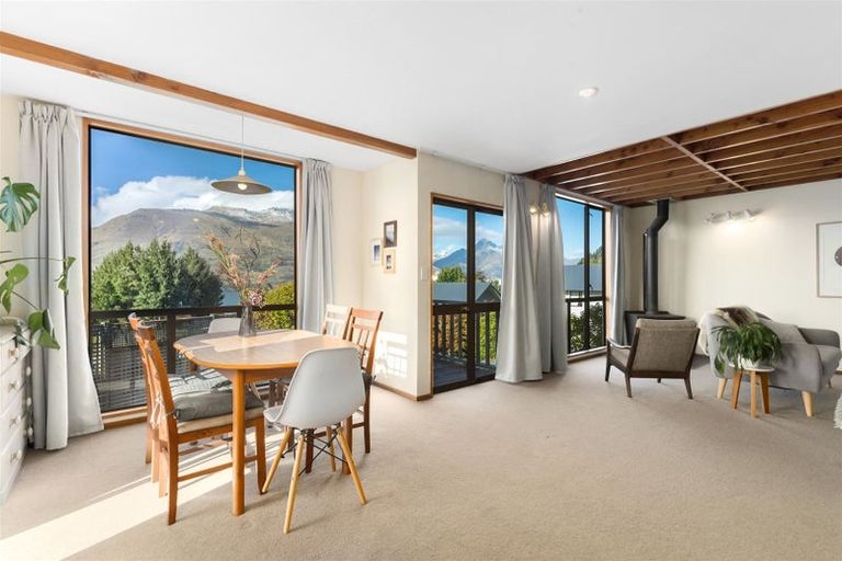 Photo of property in 1/4 Sainsbury Road, Fernhill, Queenstown, 9300