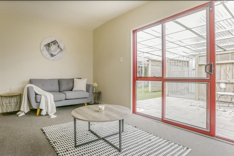 Photo of property in 37 Edmonton Road, Henderson, Auckland, 0612