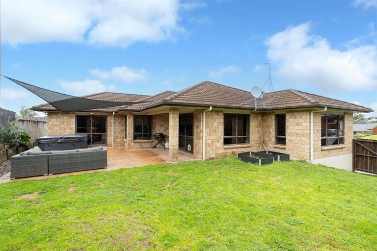 Photo of property in 4 Sharaleigh Place, Grandview Heights, Hamilton, 3200