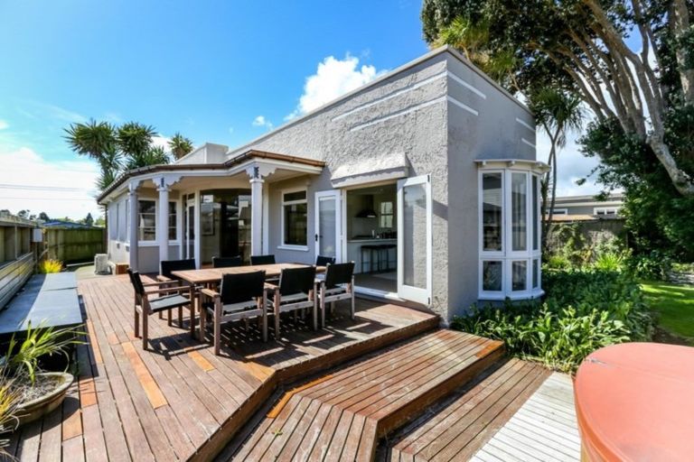 Photo of property in 180 Brooklands Road, Vogeltown, New Plymouth, 4310