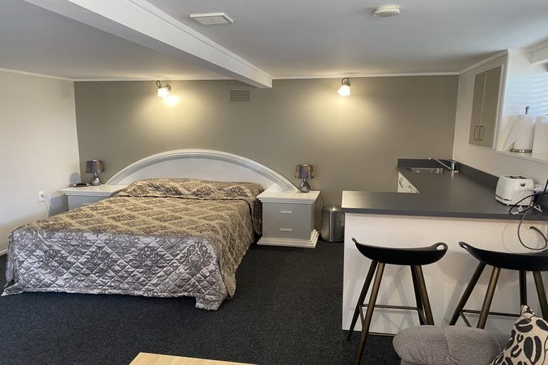 Photo of property in 22 Marie Crescent, Te Atatu South, Auckland, 0610