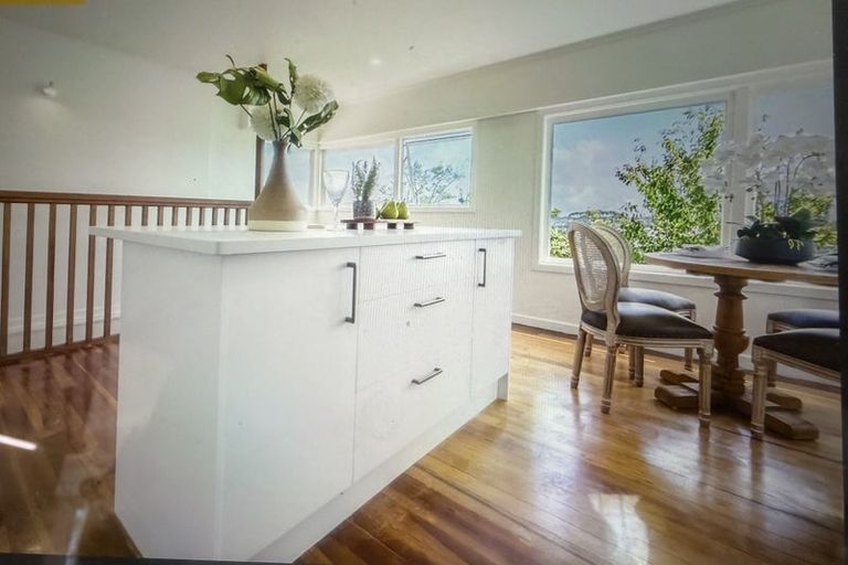 Photo of property in 2/322 East Coast Road, Sunnynook, Auckland, 0632